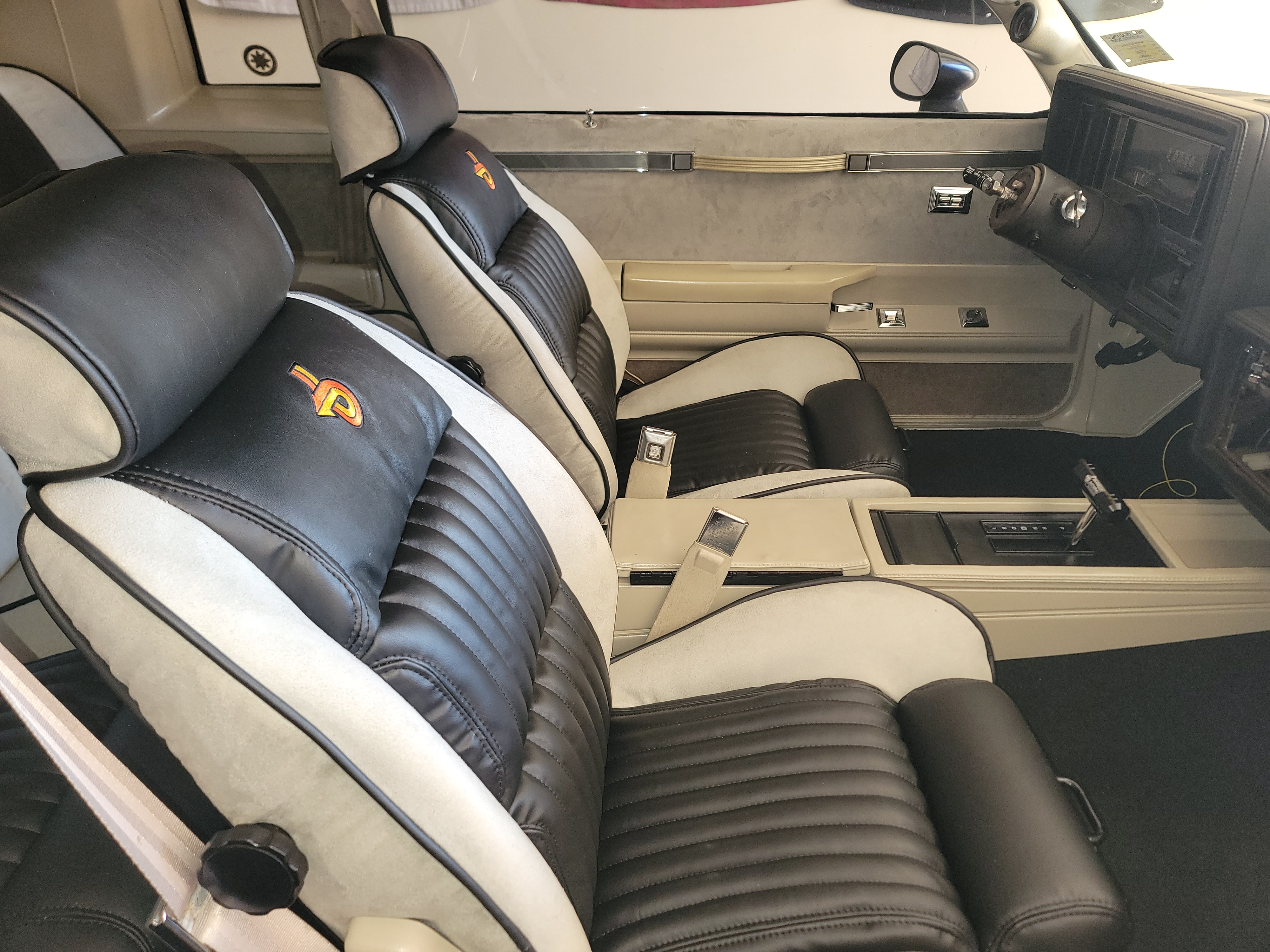 Grand National Lear Siegler Seat Cover Set with Short Lumbar Bun, Black and White Vinyl